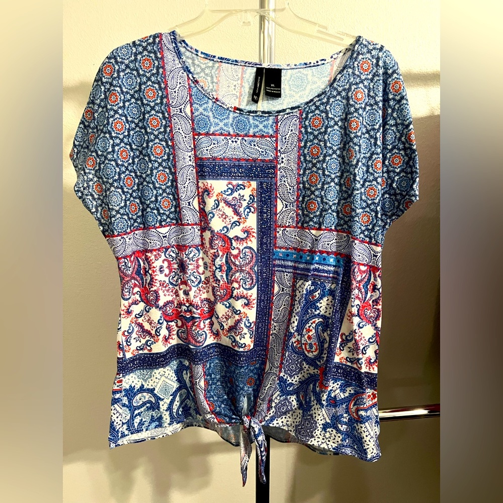 Summer tee with front tie